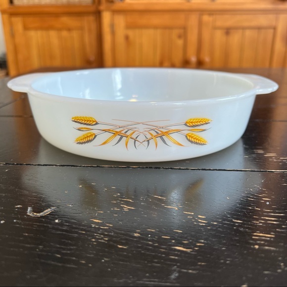 ⭐️ Vintage 1962-1966 Anchor Hocking Fire-King " Wheat " 8 Inch Cake Baking Pan - Picture 3 of 5